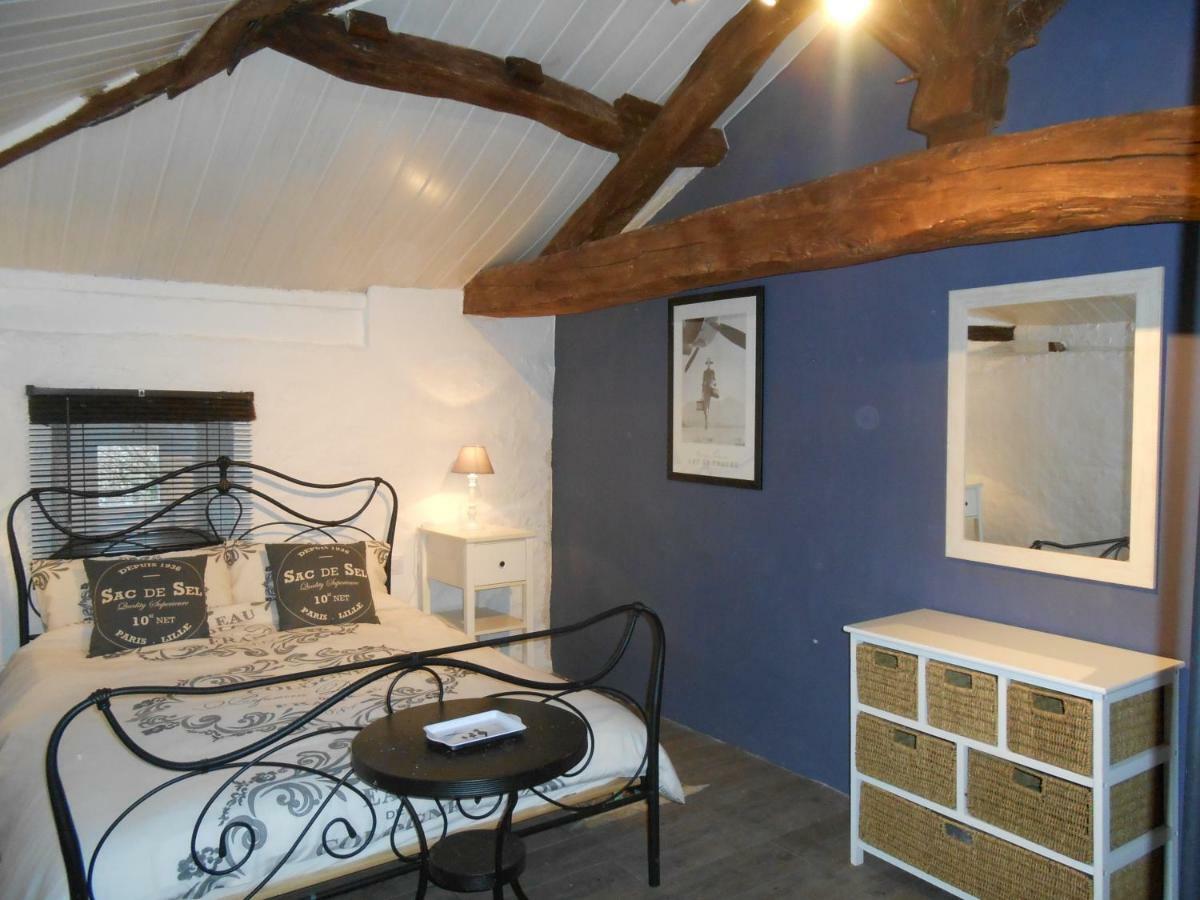 Chat Noir Gite Et Chambre D'Hotes Genouille  외부 사진