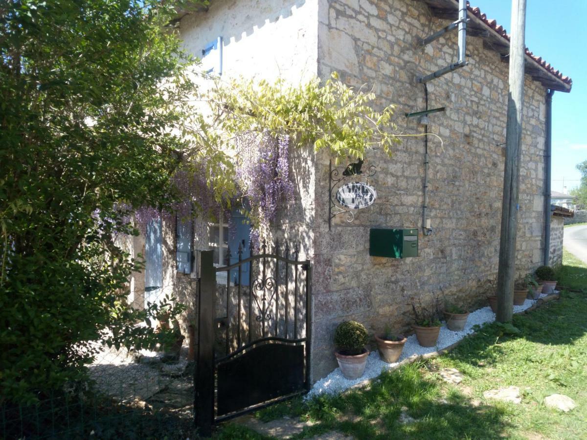Chat Noir Gite Et Chambre D'Hotes Genouille  외부 사진